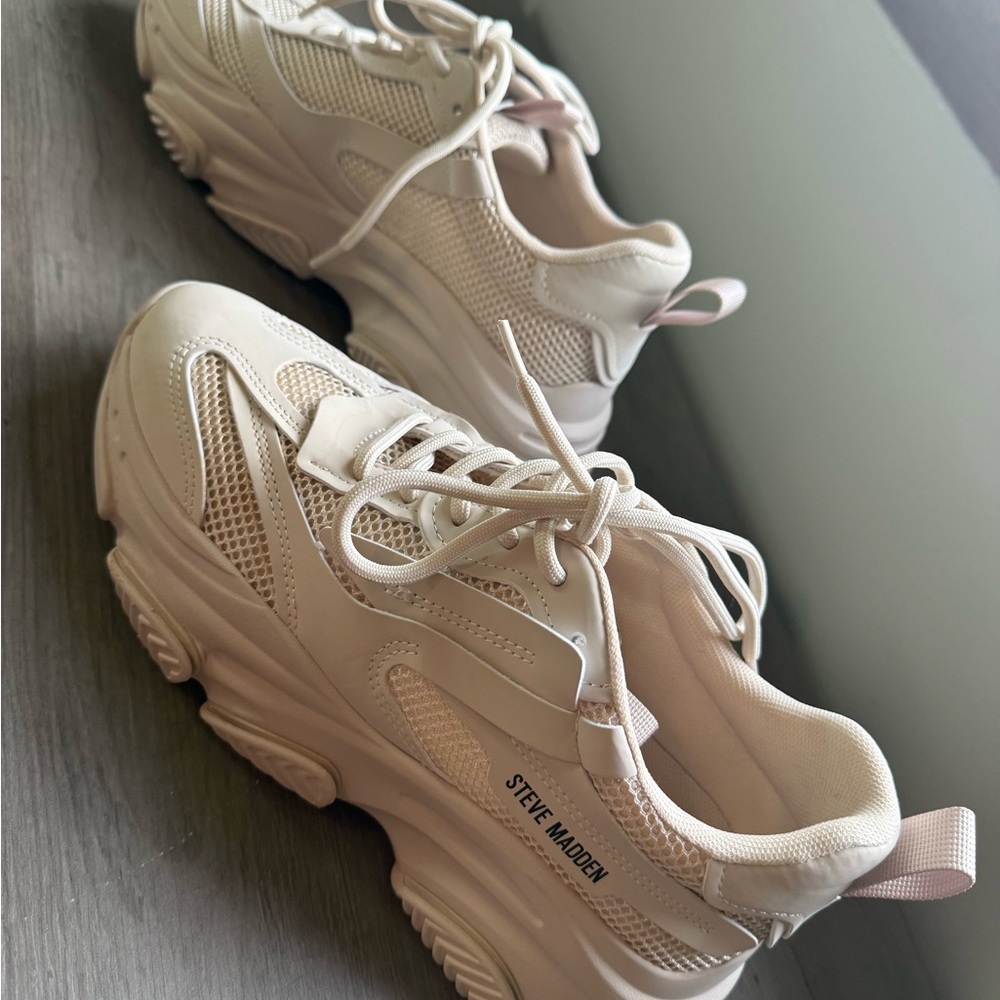 Steve Madden Cream and Light Pink Possession Sneakers
